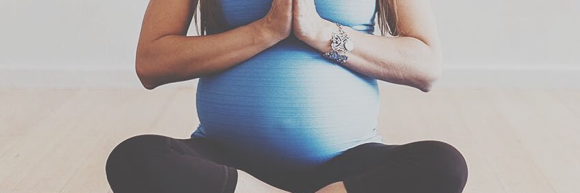 Κύρια φωτογραφία για το άρθρο: Αγκαλιάζοντας τα οφέλη της Yoga για μια υγιή εγκυμοσύνη